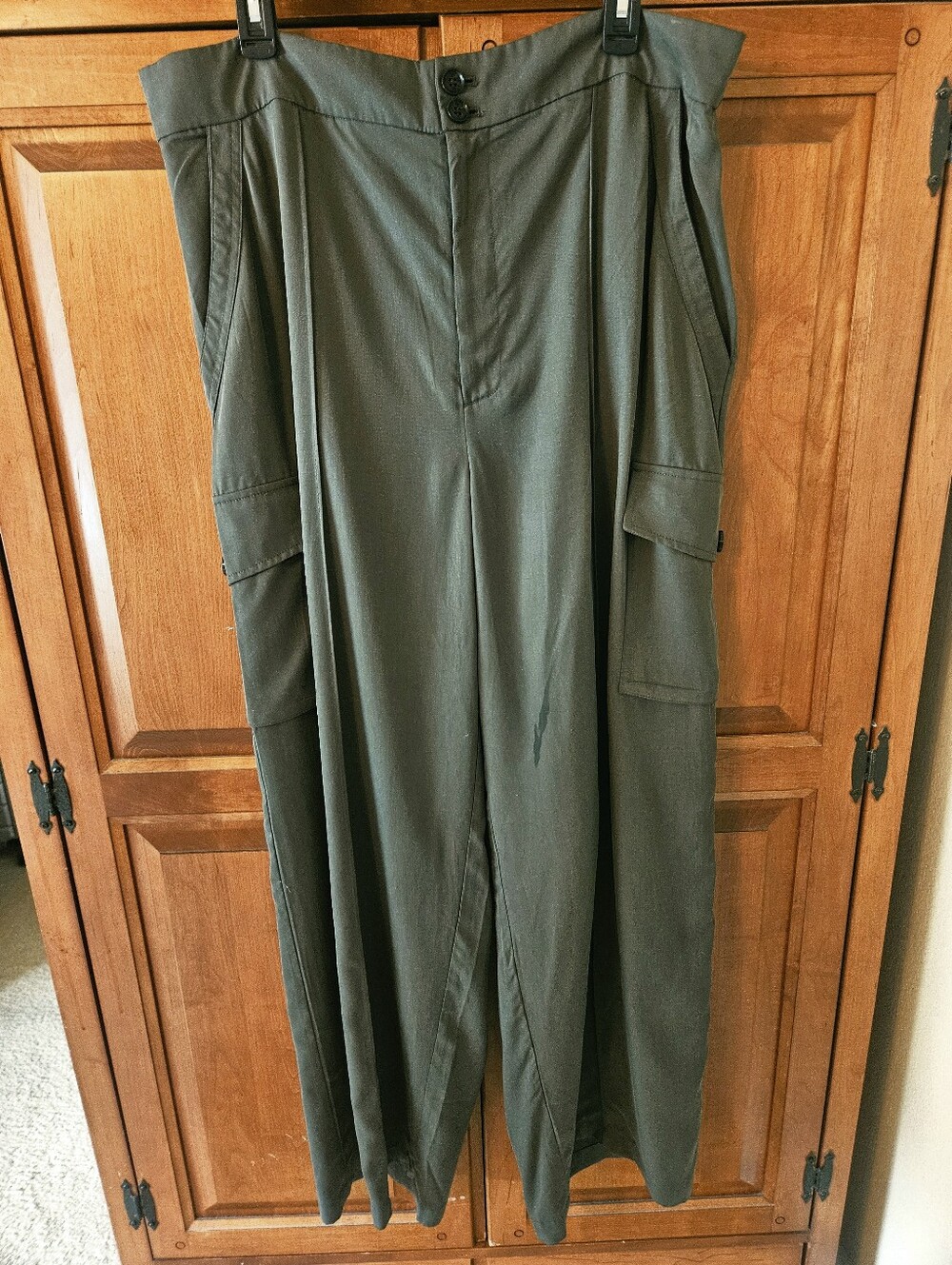Banana Republic  Wide Leg Pants With Adorable Cargo Pockets